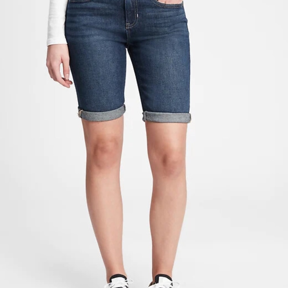 Gap Denim 9” Bermuda Short Size 26 Dark Denim Cuffed Stretch NWT